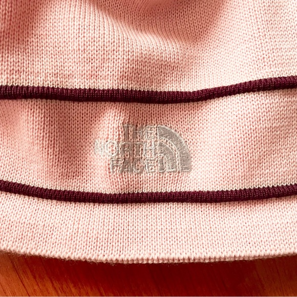 NWOT The North Face Pink Beanie - Picture 2 of 9
